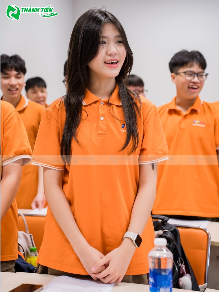 Áo FPT Polytechnic sử dụng vải cotton 100% thoải mái