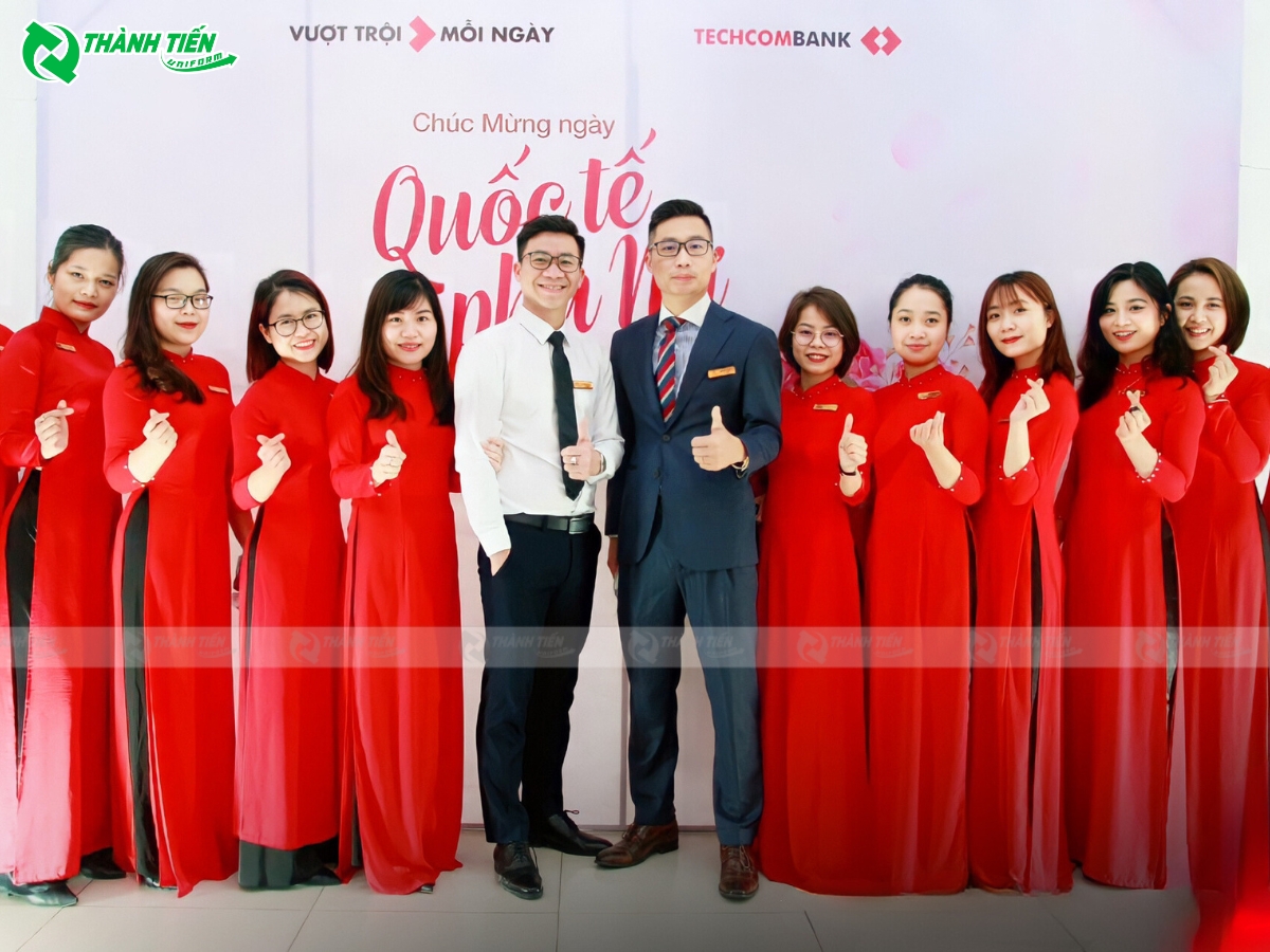 Áo dài đồng phục mang đến hình ảnh thanh lịch, trang trọng