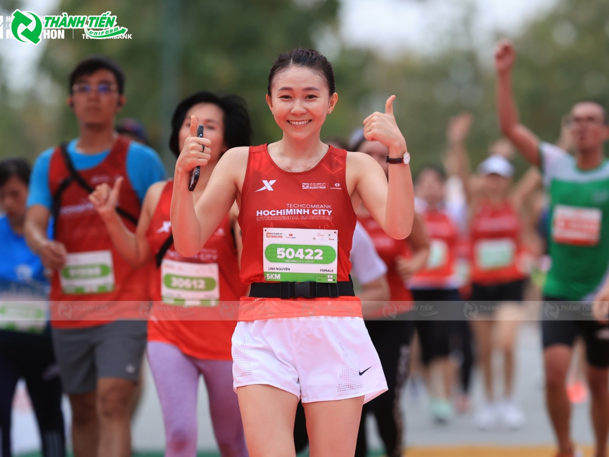 Áo sự kiện chạy Marathon của Techcombank được thiết kế với kiểu áo ba lỗ năng động phù hợp với sự kiện