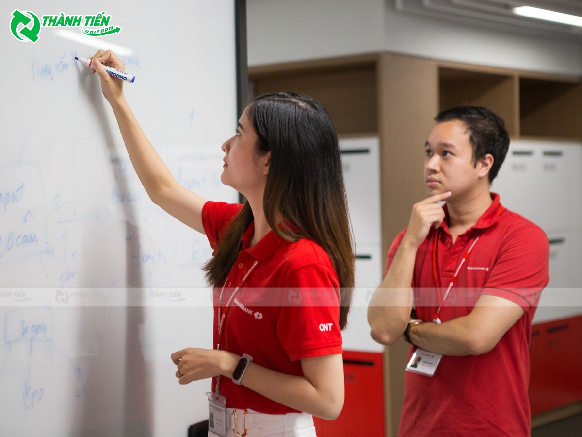 Mẫu áo thun thể hiện sự trẻ trung và năng động cho nhân viên
