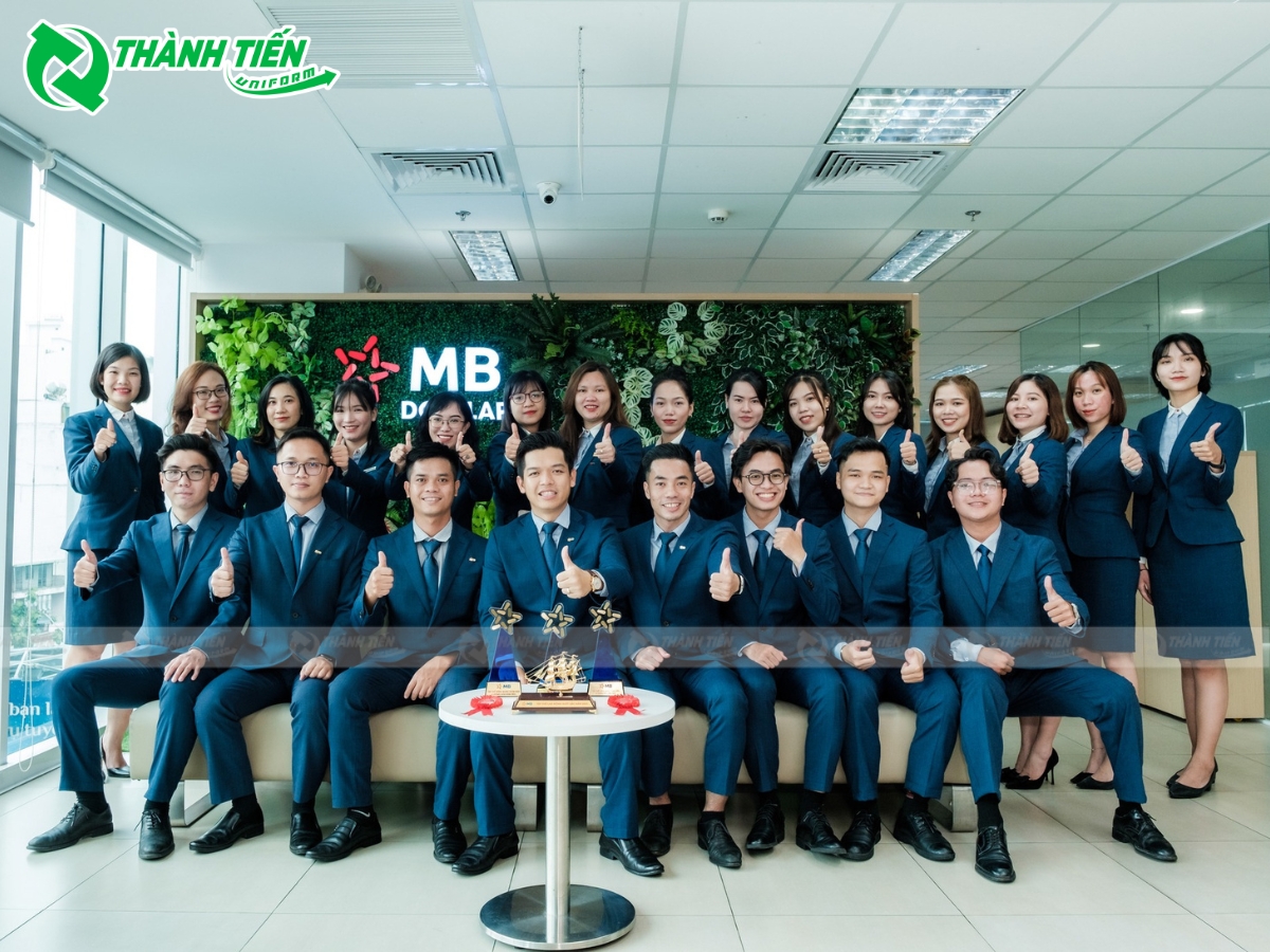 Đồng phục thể hiện sự chỉnh chu và gọn gàng của đội ngũ nhân viên MB bank