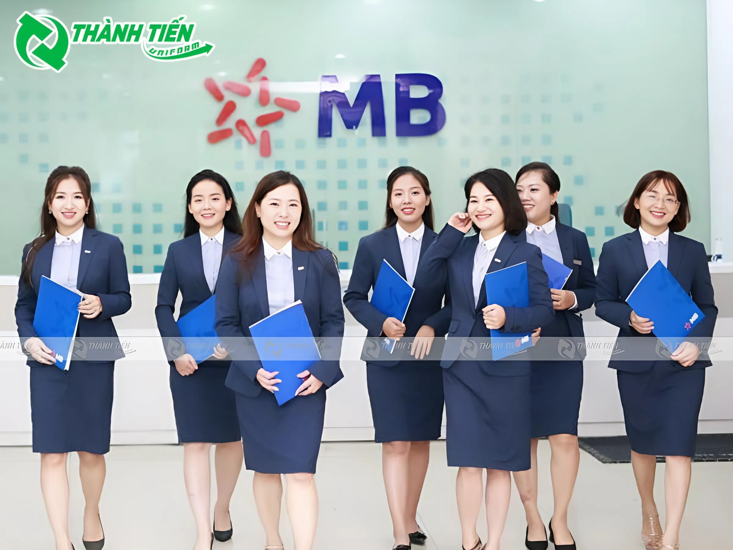 Màu sắc đồng phục MB Bank thường bao gồm những gam màu chủ đạo như xanh