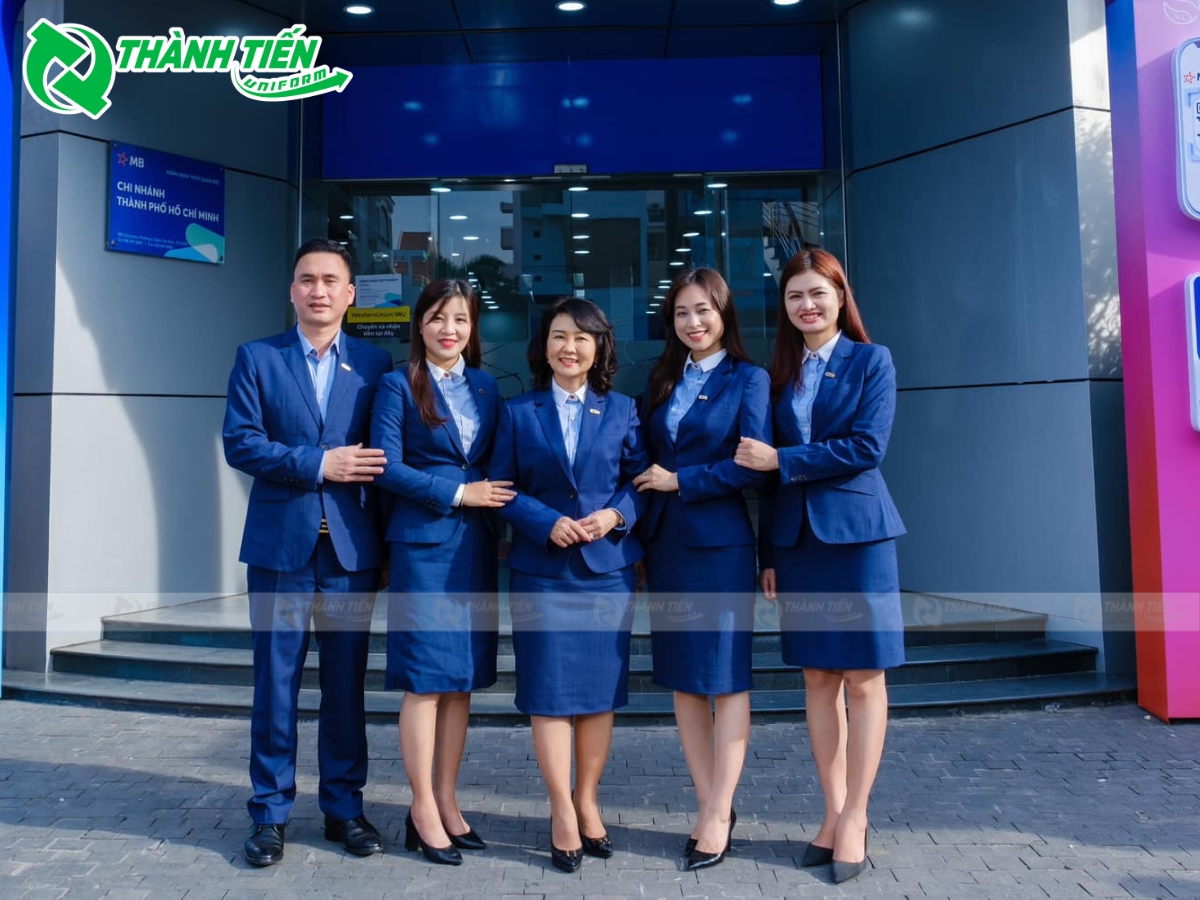 Đồng phục MB Bank mang phong cách hiện đại, phù hợp với xu hướng thời trang.