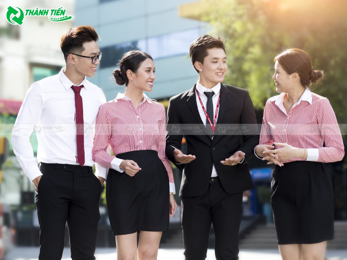 Thiết kế đồng phục của Techcombank đều giúp tôn vinh phong thái tự tin và chuyên nghiệp