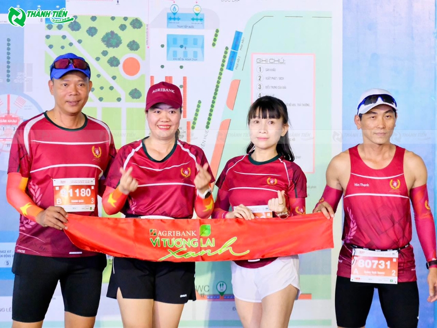 ao dong phuc su kien chay bo ngan hang agribank
