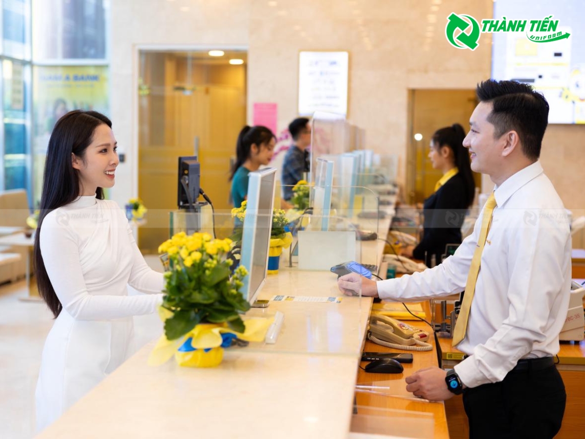 Đồng phục sơ mi là mẫu đồng phục thường ngày của giao dịch viên