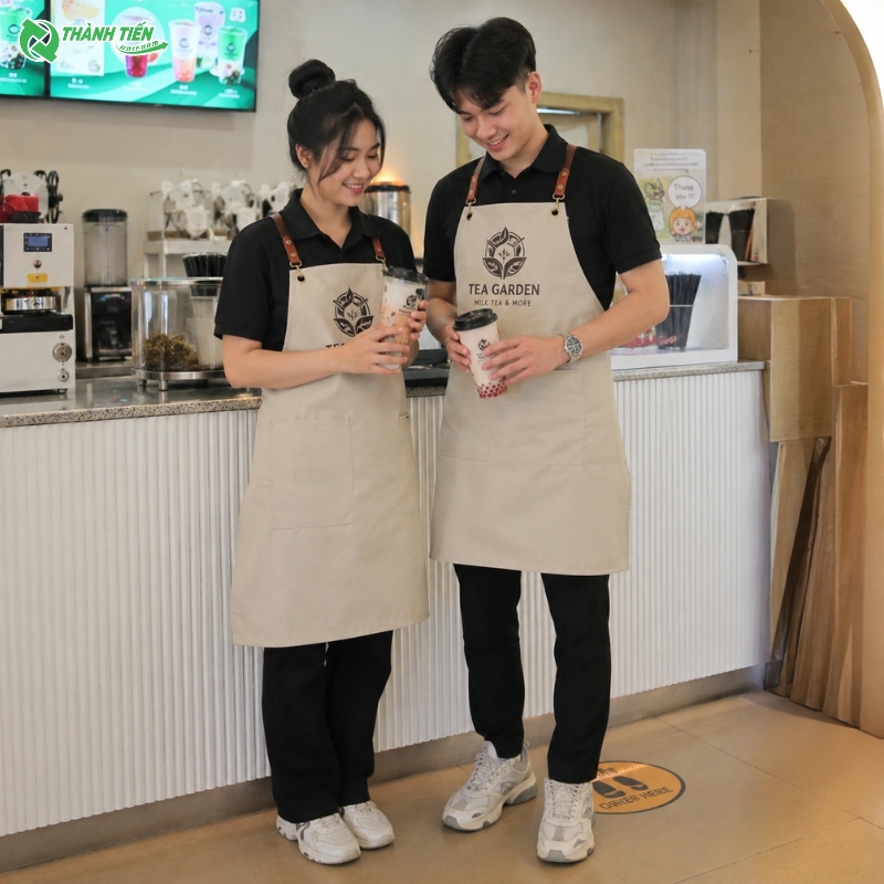 Mẫu tạp dề quán trà sữa đẹp hiện nay được nhiều thương hiệu F&B ưa chuộng