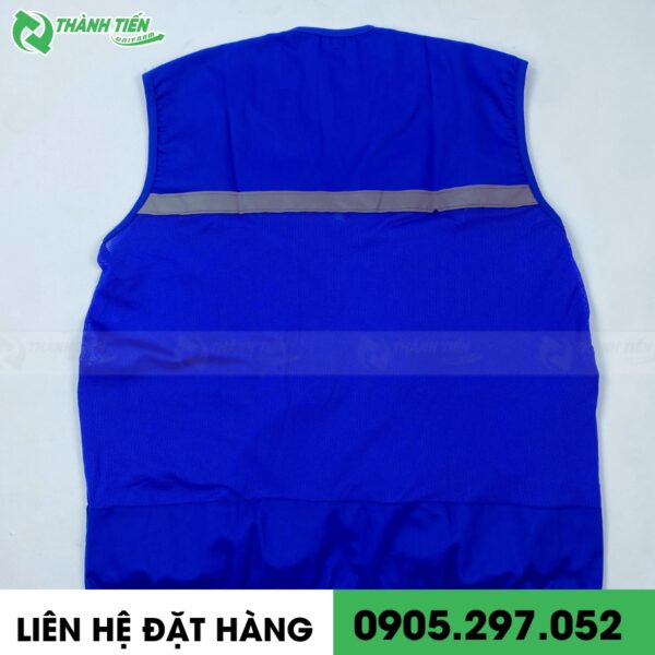 Dải phản quang vải màu ghi may 2 bên ngực và vai áo