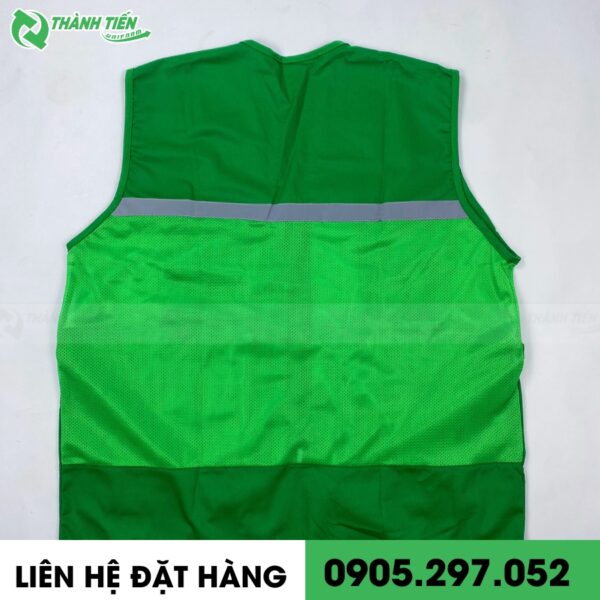 Mặt sau áo phối cùng với lưới nhỏ tạo sự thông thoáng