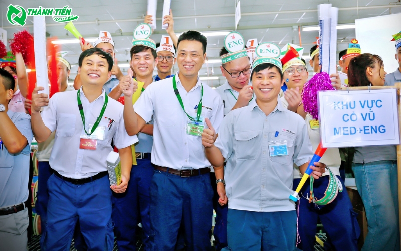 Mẫu áo sơ mi đồng phục màu trắng cho trưởng ca nam của công ty Yazaki 