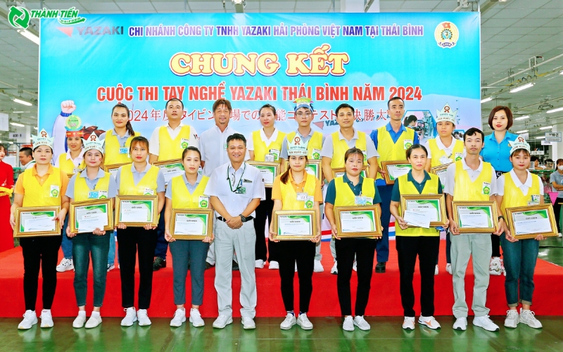 Yazaki chọn chất liệu phù hợp cho từng mẫu áo, đảm bảo sự thoải mái và đồng bộ cho nhân viên.