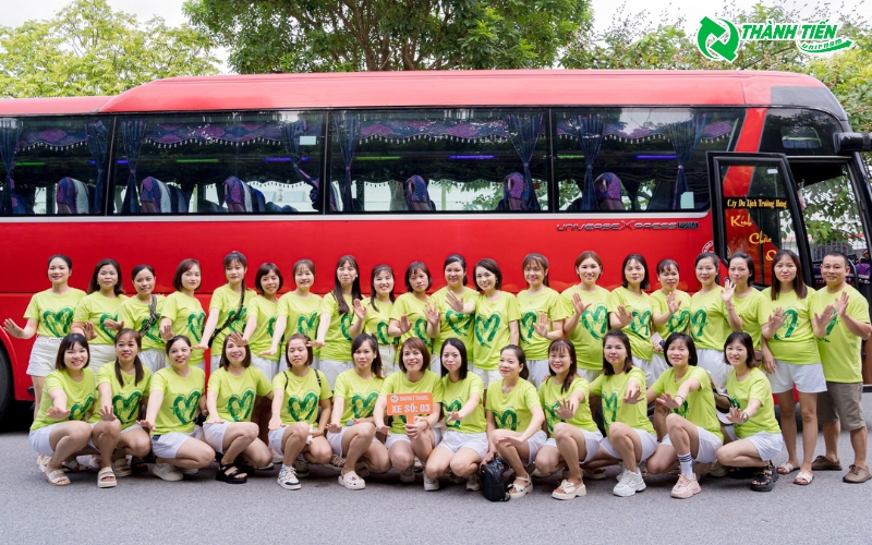 Đồng phục team building với áo thun cổ tròn năng động 