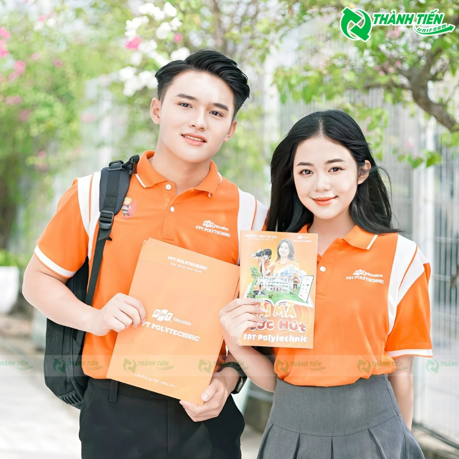 Mẫu áo của trường FPT Polytechnic mang phong cách basic thể hiện sự năng động của các sinh viên