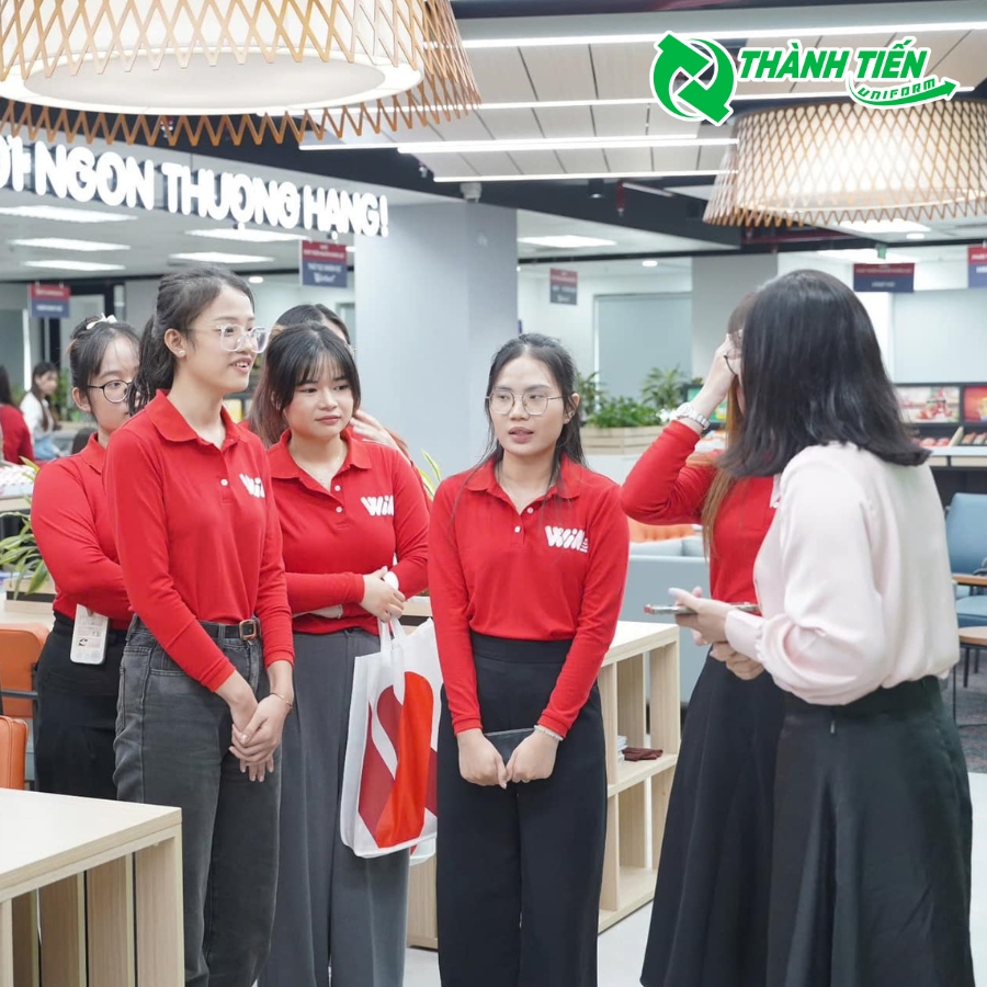 Mẫu áo khoác tay dài của nhân viên Winmart