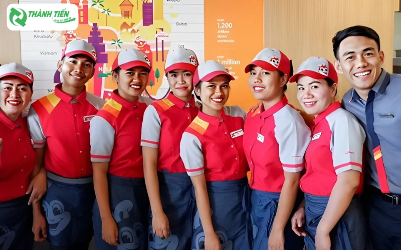 Tạp dề Jollibee góp phần tạo dựng hình ảnh chỉn chu và sạch sẽ cho nhân viên
