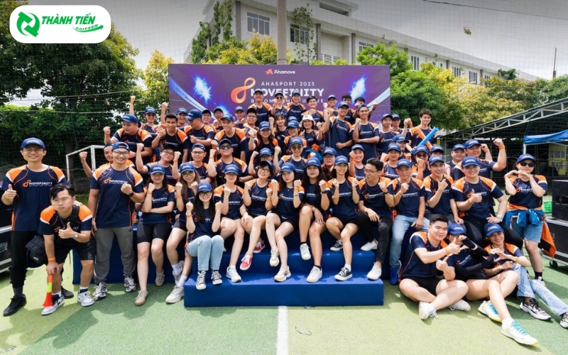 Đồng phục team building Ahamove được thiết kế thời trang và năng động