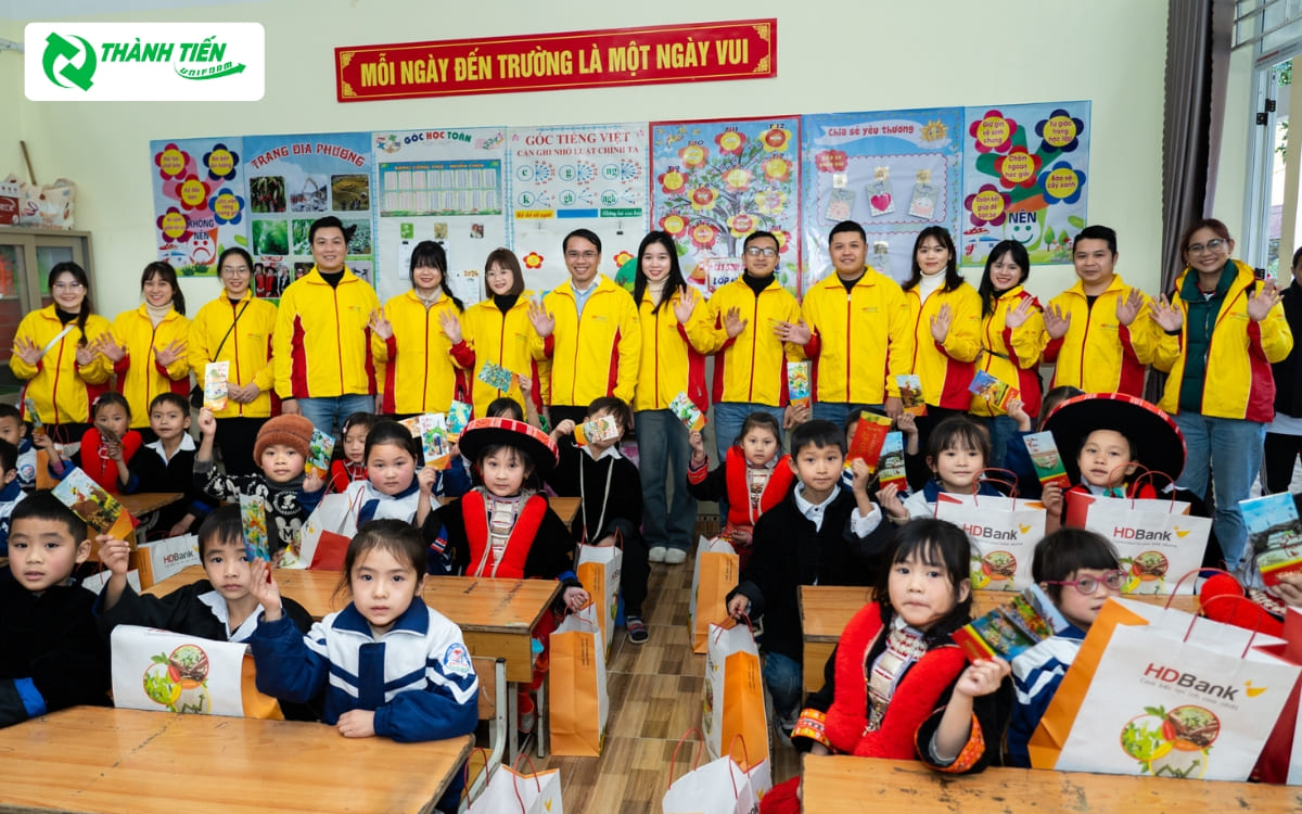 Mẫu áo khoác đồng phục của ngân hàng HDbank 