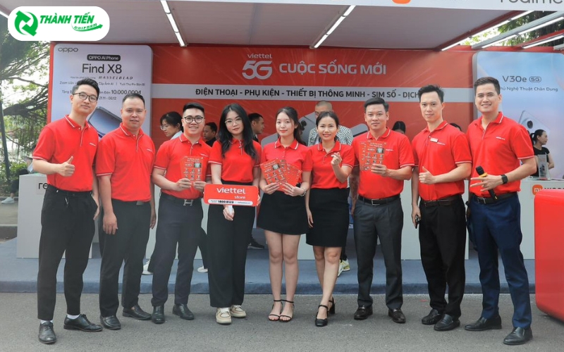 Màu áo đỏ giúp tập đoàn luôn nổi bật trong các sự kiện