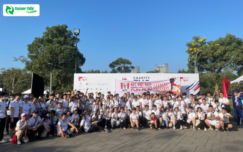 Áo đồng phục team building dành cho nhân viên KFC.