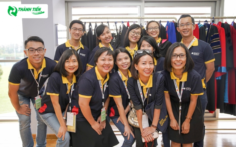 Đồng phục áo polo tinh tế và đẳng cấp của sinh viên RMIT.