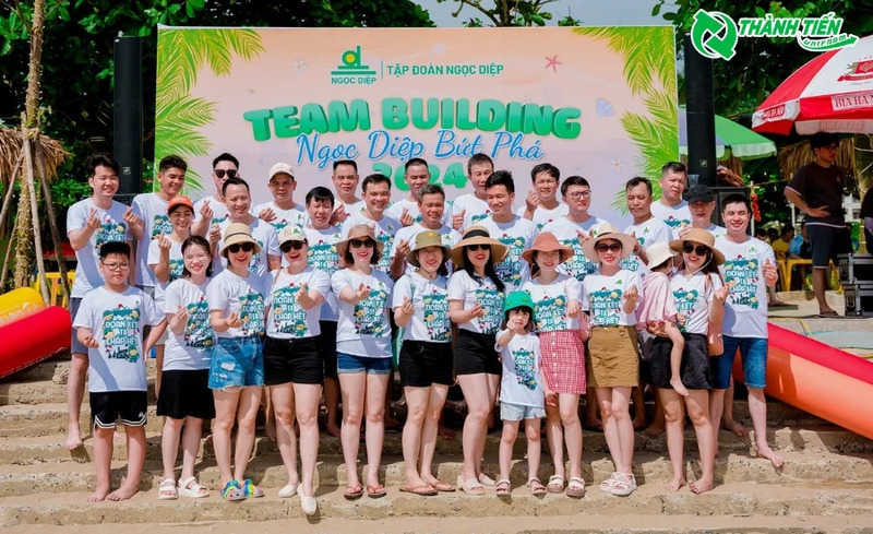 Áo đồng phục team màu trắng phổ biến