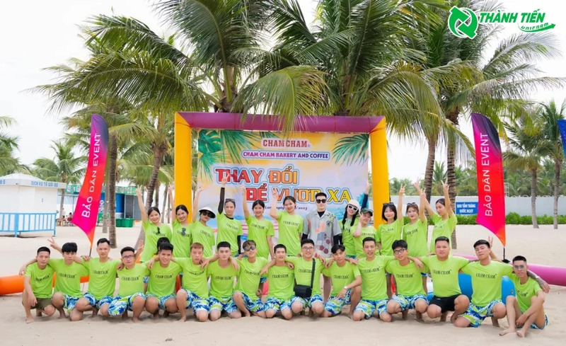 Mẫu đồng phục team building cổ tròn màu xanh lá