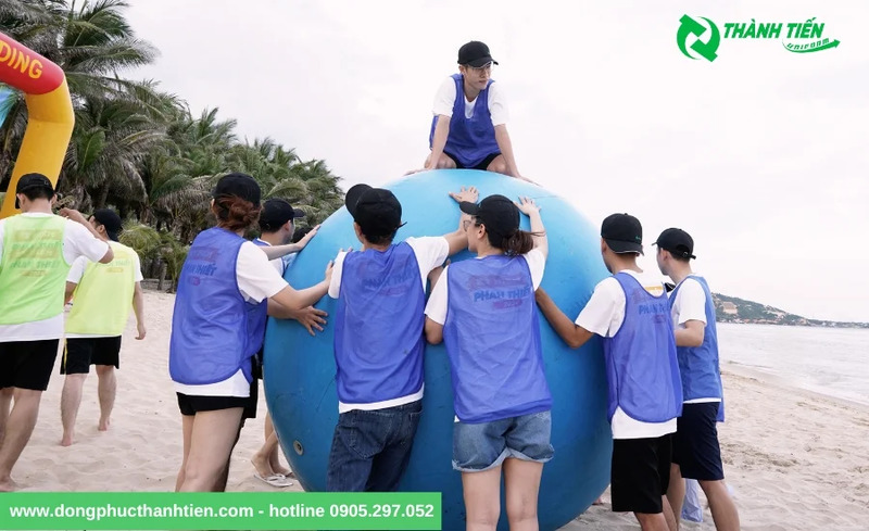 Áo thun Team Building thường được làm từ các loại vải mỏng nhẹ, thoáng mát.
