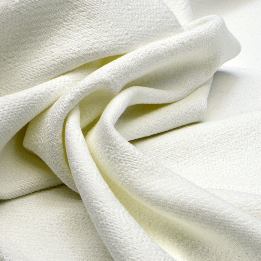 dong phuc dh nguyen tat thanh 1