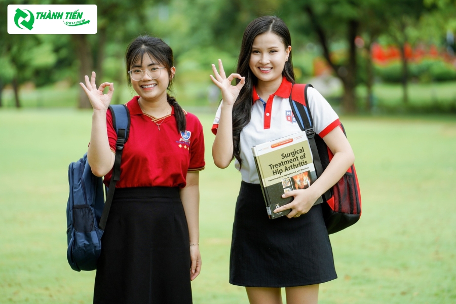 Áo polo trường NTTU với thiết kế thanh lịch và trẻ trung