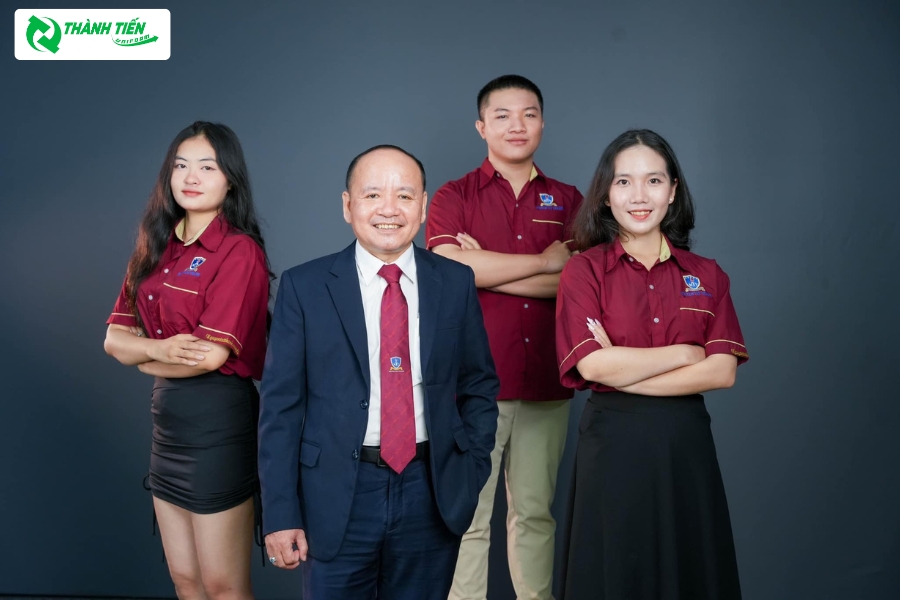 Màu đỏ chính là điểm nhấn đặc trưng nhất của đồng phục trường Đại học Nguyễn Tất Thành