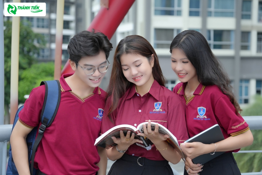 dong phuc dh nguyen tat thanh 31