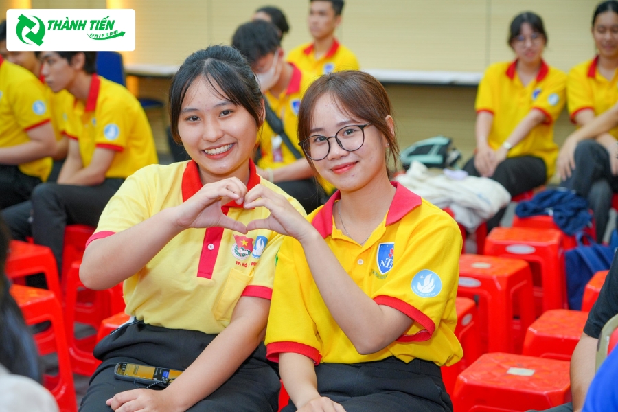 dong phuc dh nguyen tat thanh 37