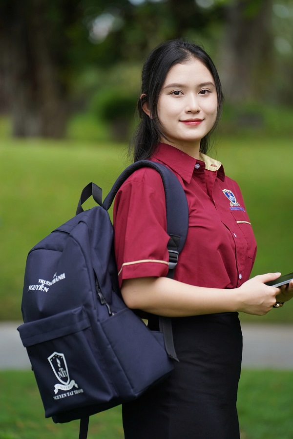 dong phuc dh nguyen tat thanh 8