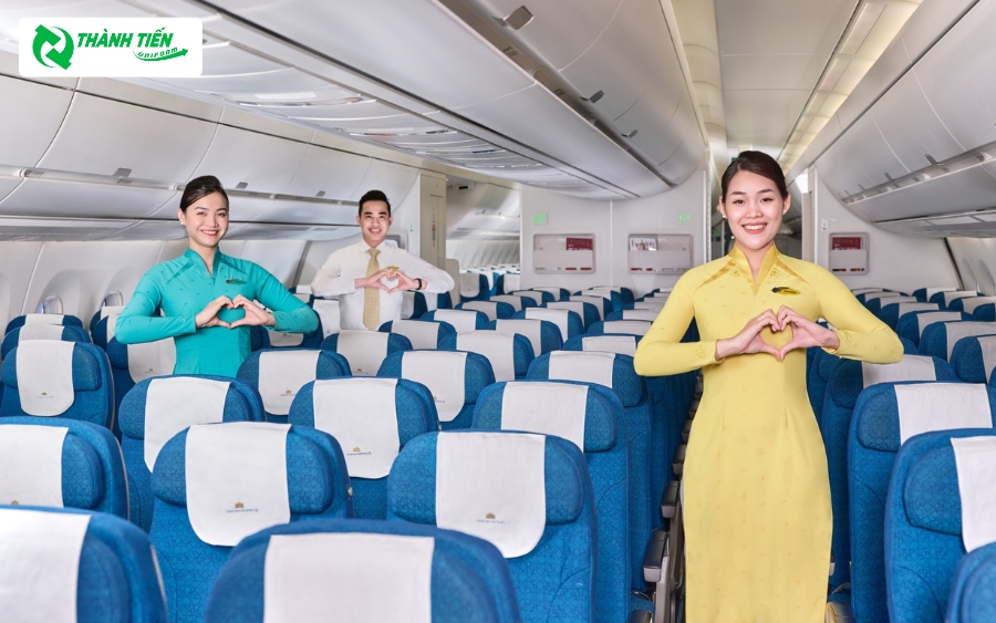Áo dài của Vietnam Airlines được thiết kế với hai gam màu chính: xanh ngọc và vàng.