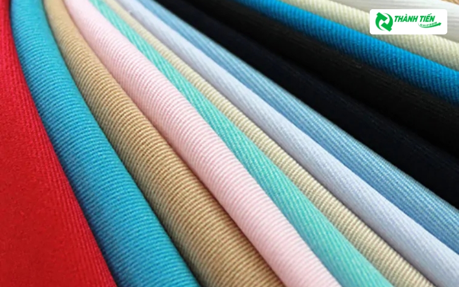 Vải kaki polyester là sự kết hợp giữa sợi polyester và cotton