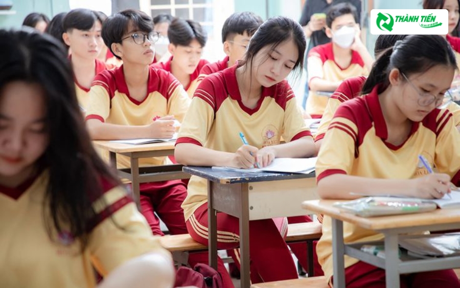 Đồng phục thể dục chất liệu vải su pha