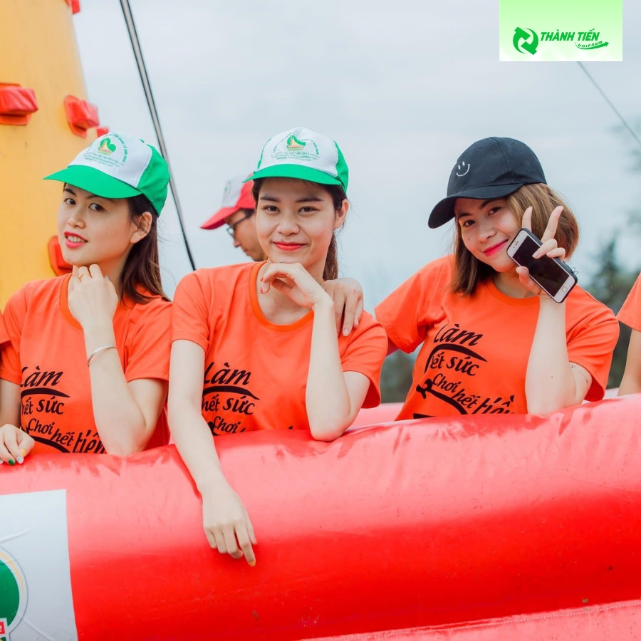 Mẫu áo thun cổ tròn đồng phục màu cam cho đội nhóm