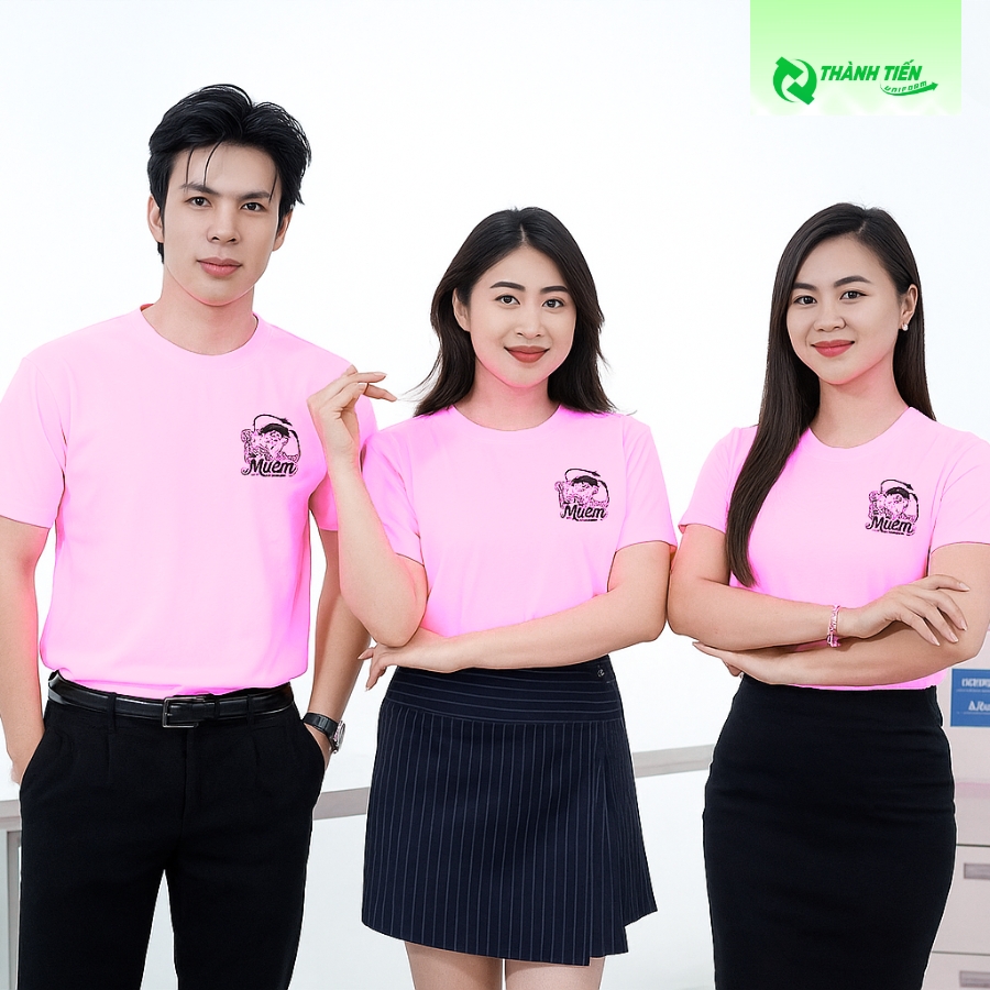 Áo thun cổ tròn tông hồng thể hiện sự năng động và tươi trẻ
