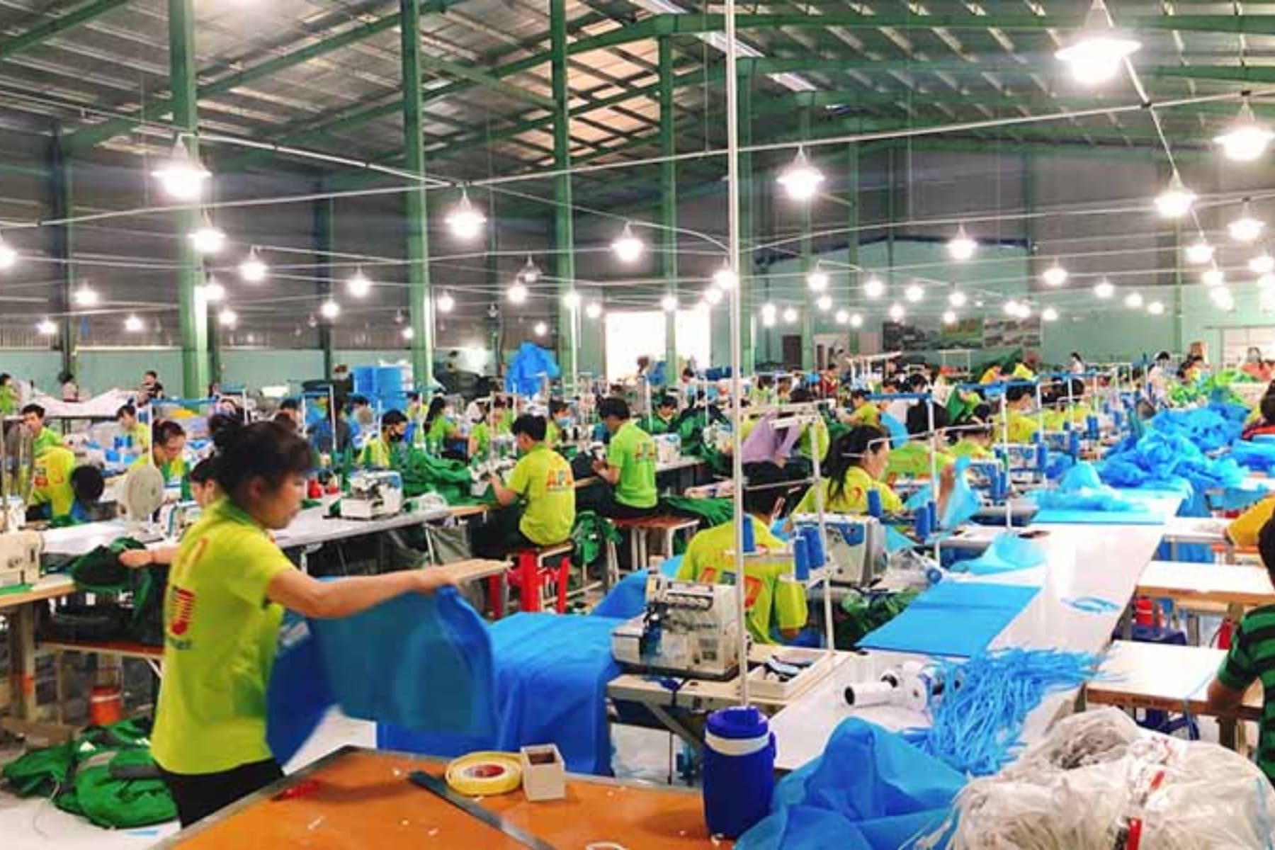 may ao dong phuc quan tan phu 2