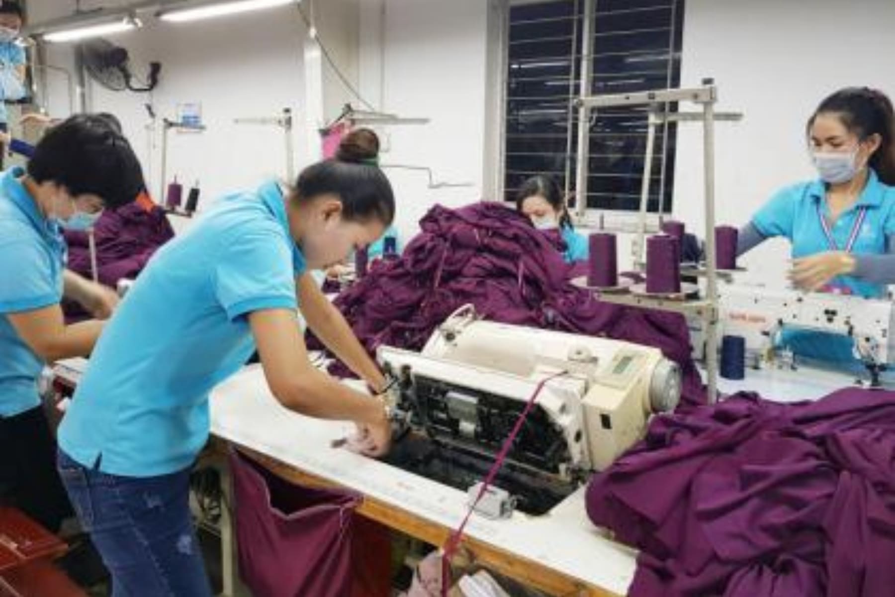 may ao dong phuc quan tan phu 3