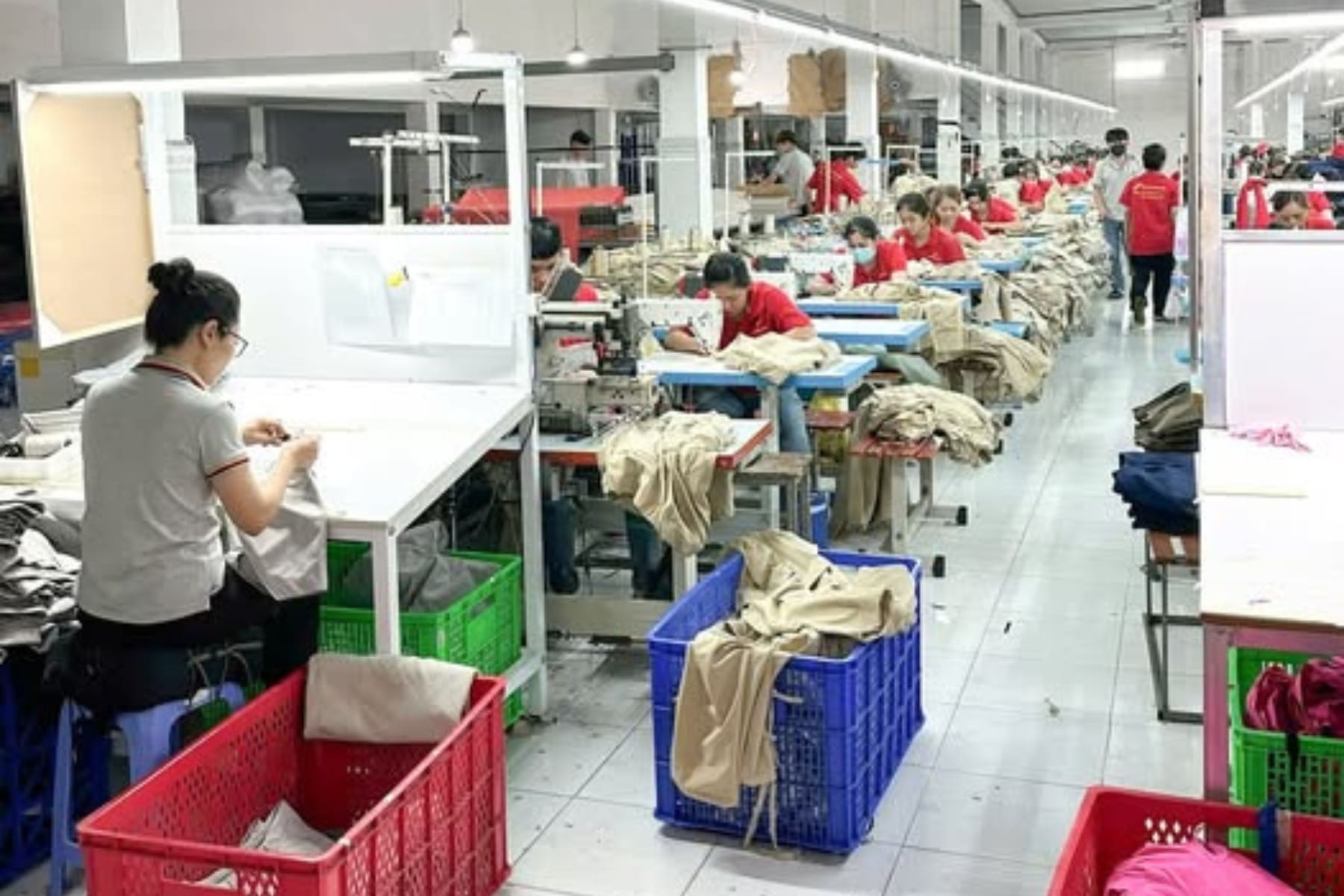 may ao dong phuc quan tan phu 4