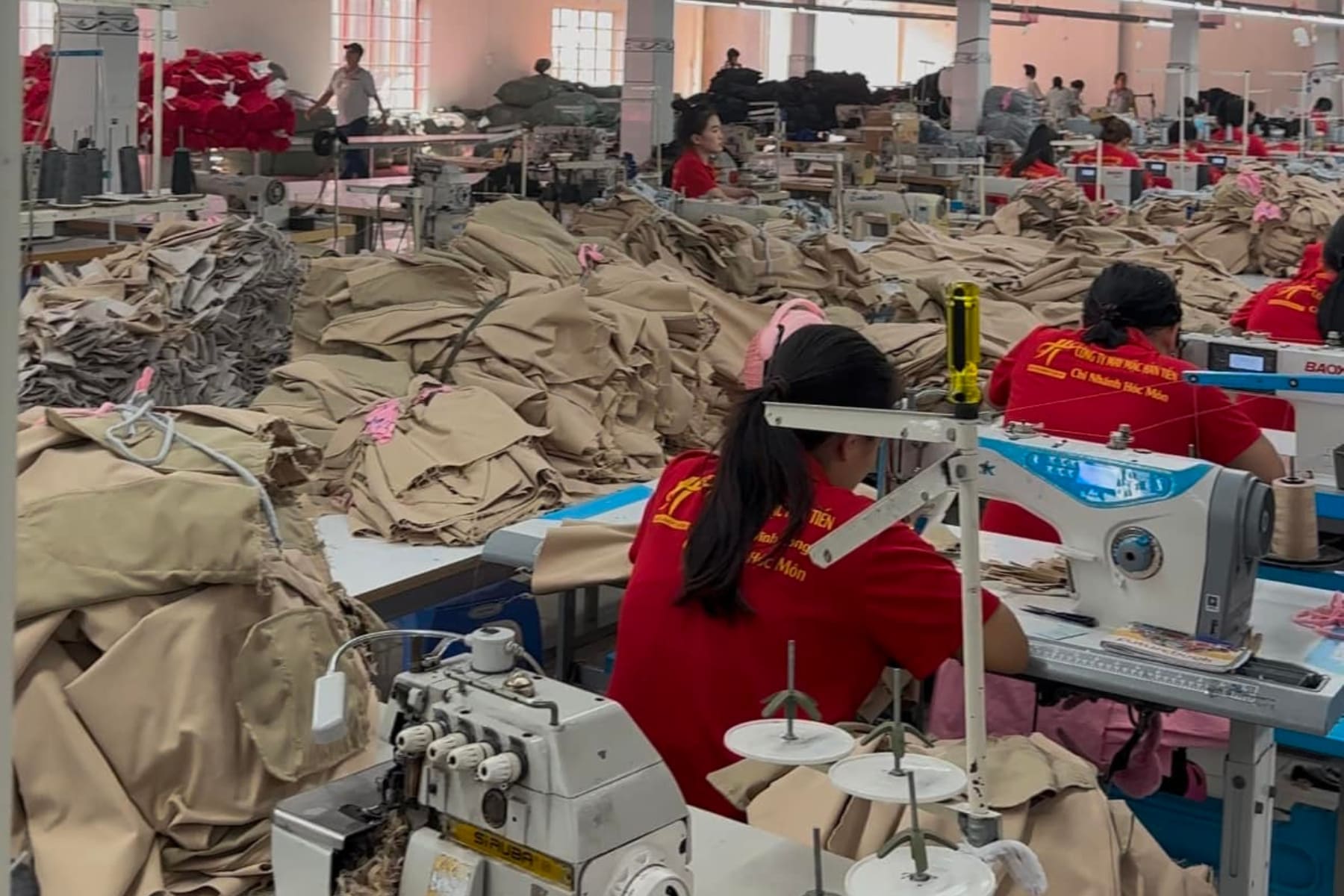 may ao dong phuc quan tan phu 5