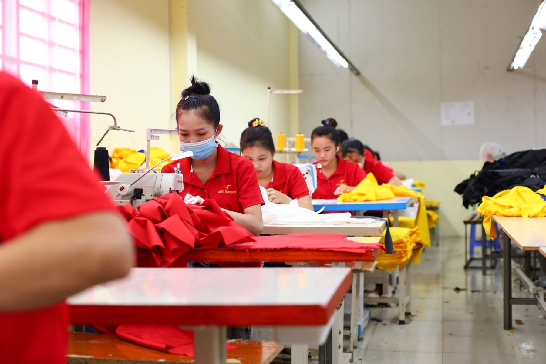 may ao dong phuc quan tan phu 6