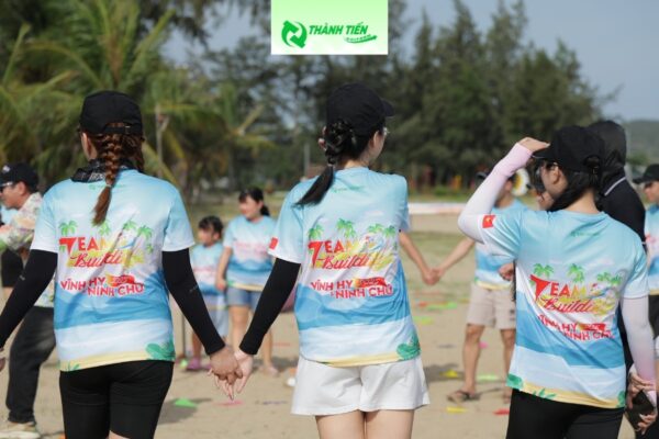 ao nhom team building cong ty thanh tien group 1