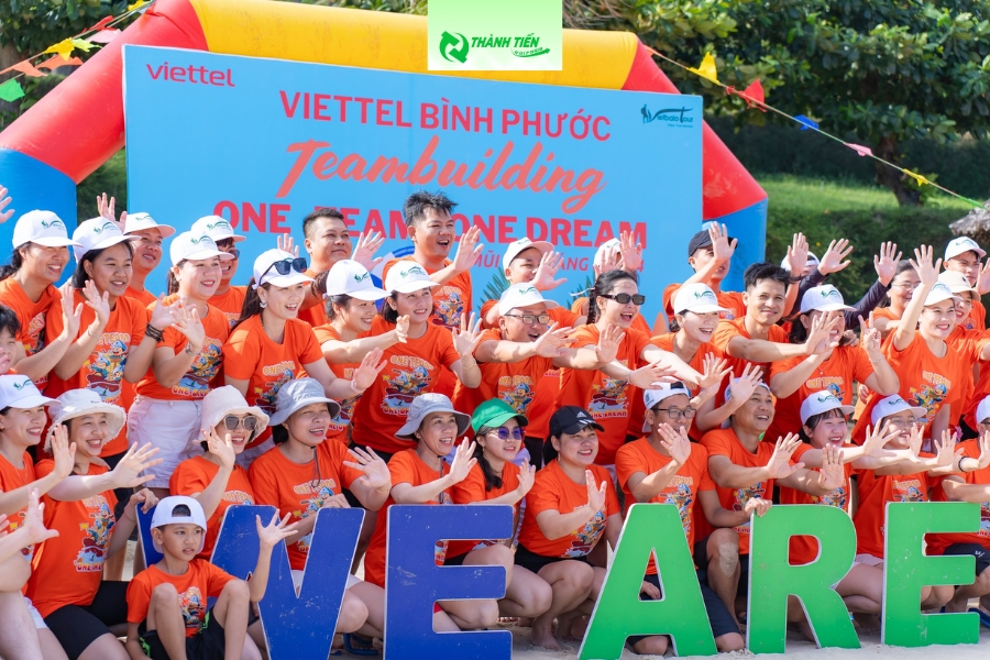 Đồng phục áo thun nhóm đi biển giúp tập thể lưu lại những dấu ấn đẹp nhất