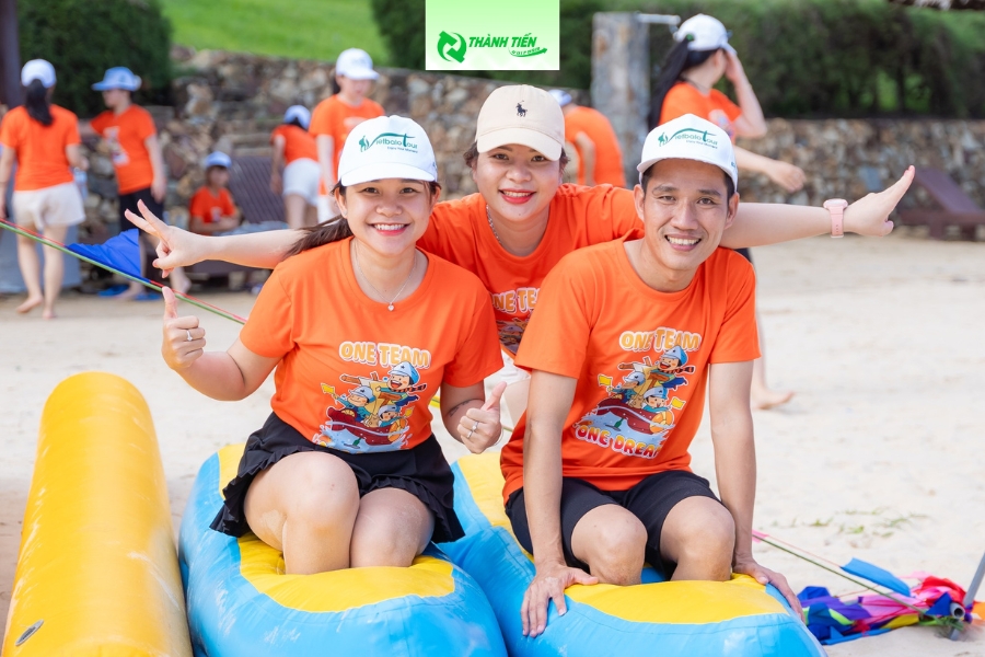 Mẫu áo đồng phục nhóm cổ tròn đi biển du lịch năng động