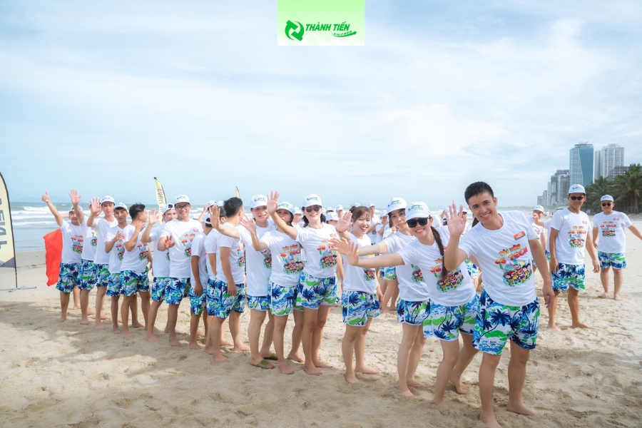 Mẫu áo nhóm đi biểm độc lạ cho gia đình 