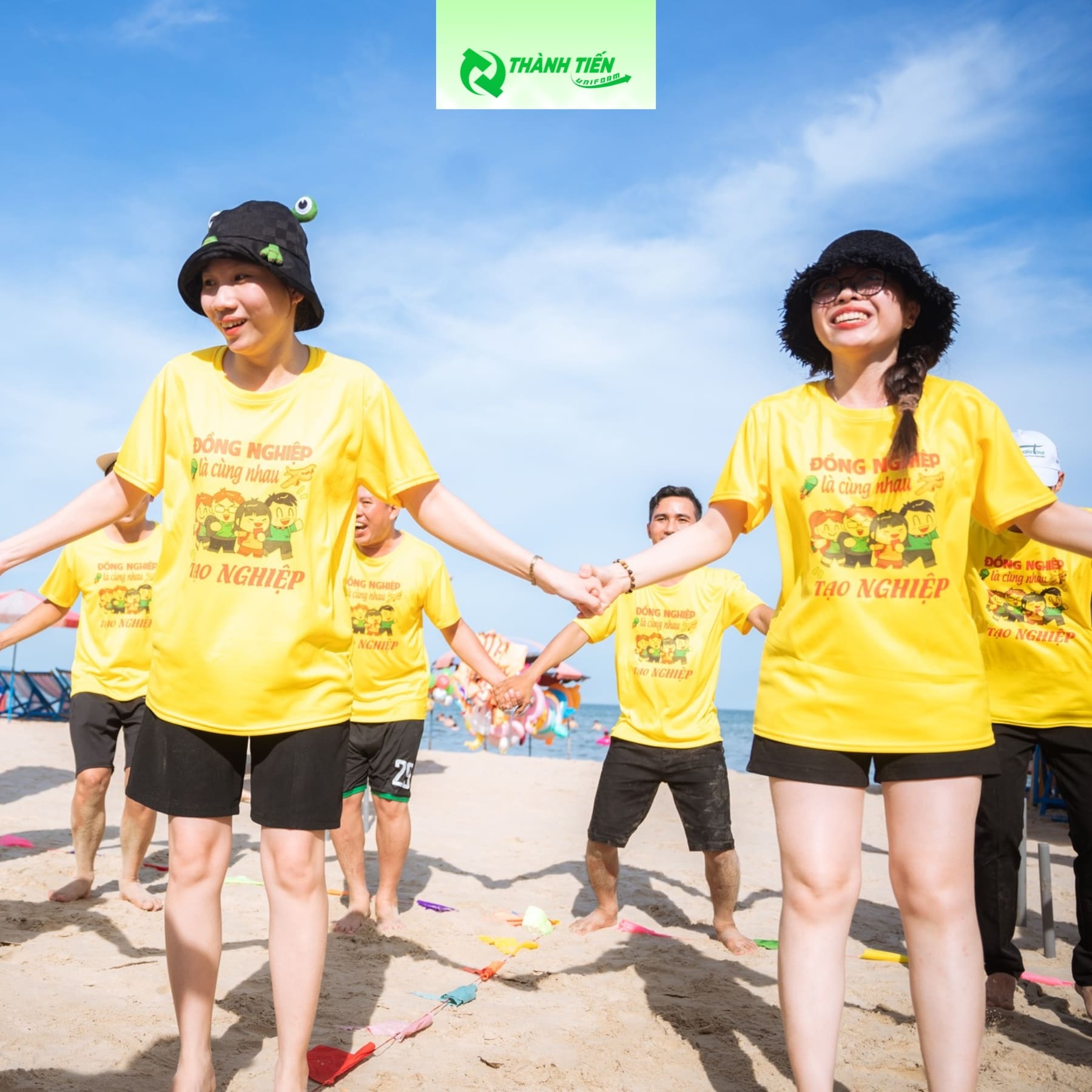 mẫu áo nhóm bạn thân vui tươi 