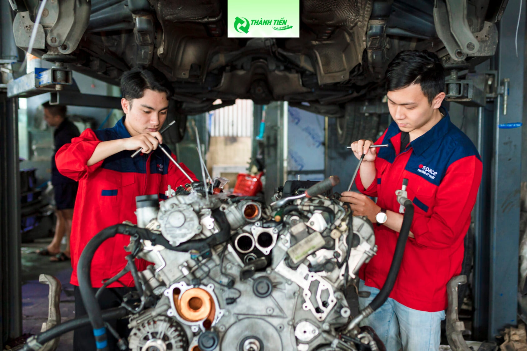 Ao dong phuc gara o to 14