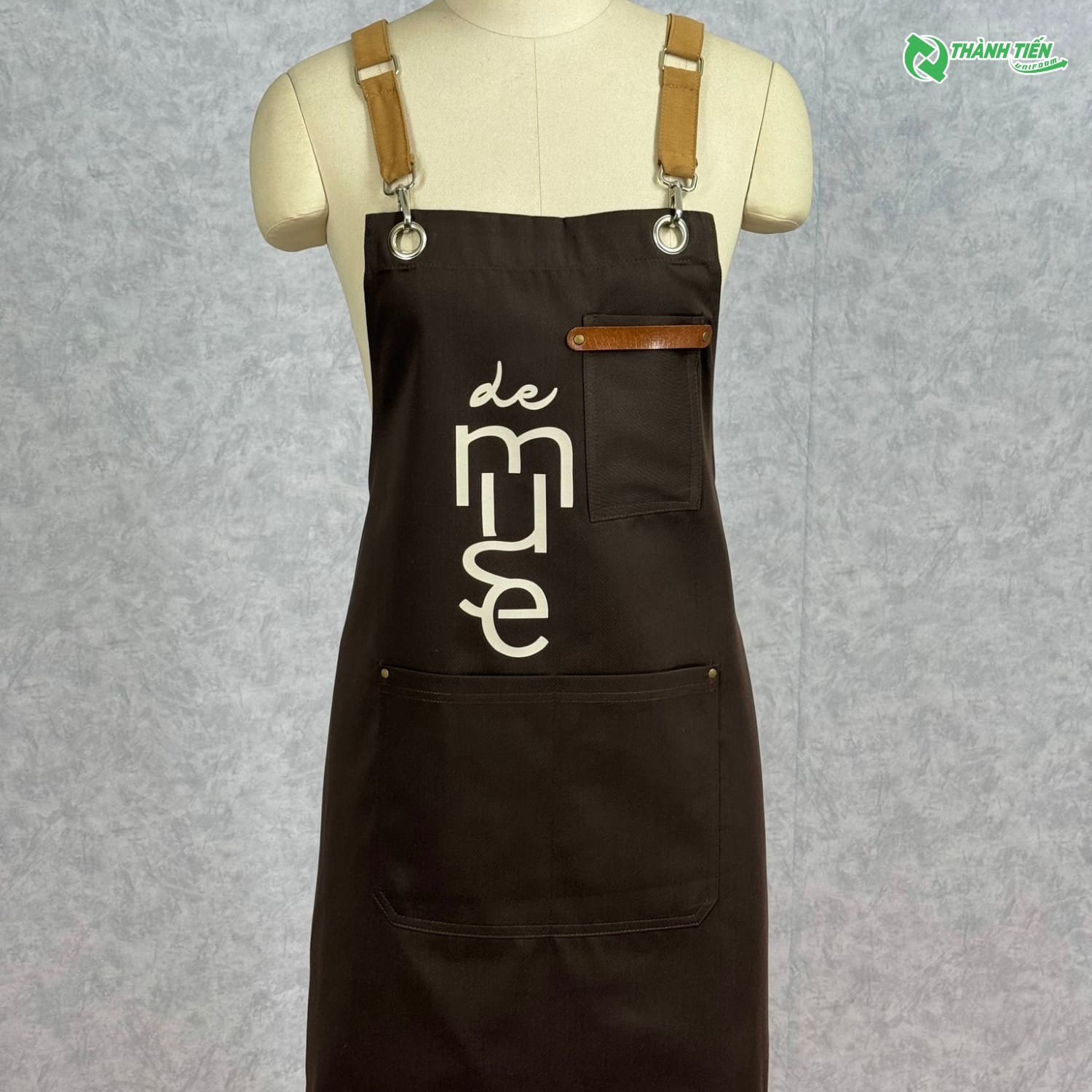 Tạp dề màu đen phối viền và dây da 